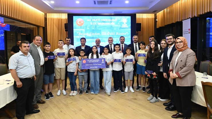 Bursluluk sınavında 500 tam puan alan öğrenciler ödüllendirildi