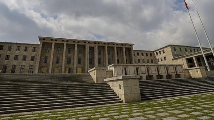 Bütçe görüşmeleri sonrasında ara vermişti, yeniden açılıyor