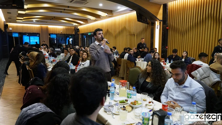 Büyükşehir'in iftar sofrası üniversiteli gençleri ağırladı