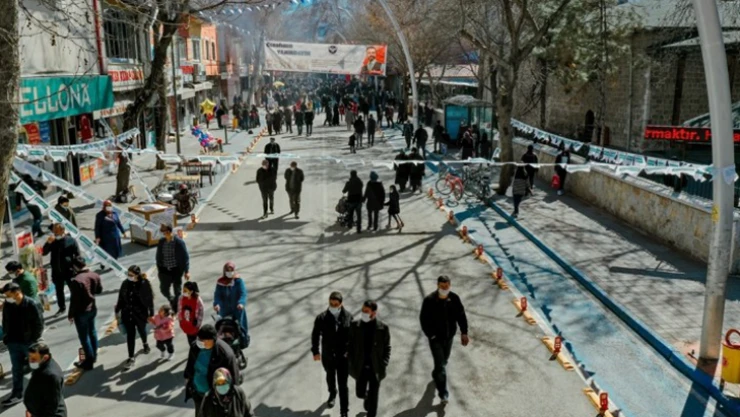 Cadde trafiğe kapatılacak, büyük indirimler yapılacak