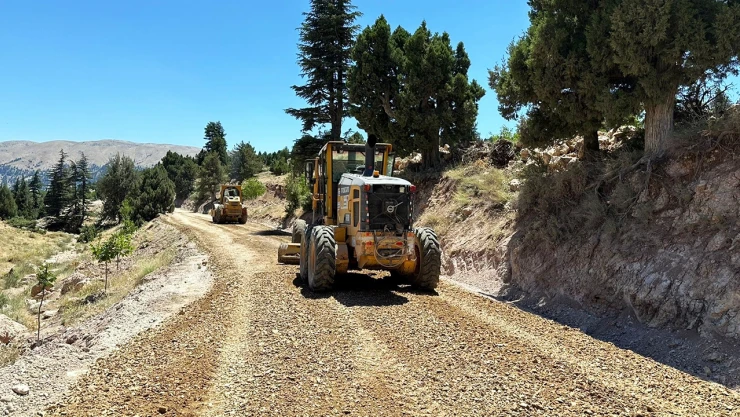 Çağlayancerit'e yeni yol çalışması