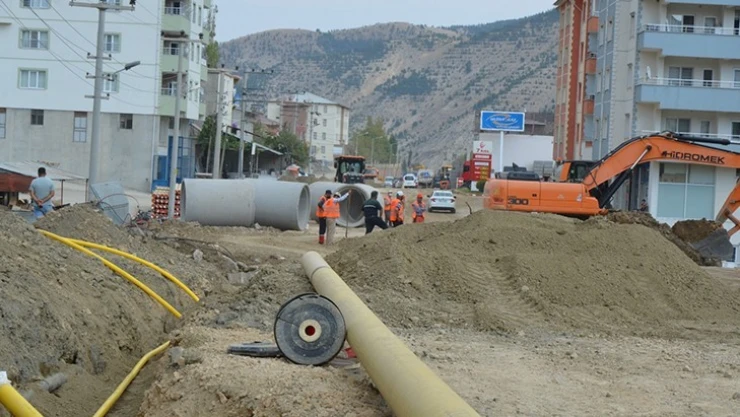 Çağlayancerit'te yatırımlar hız kazandı