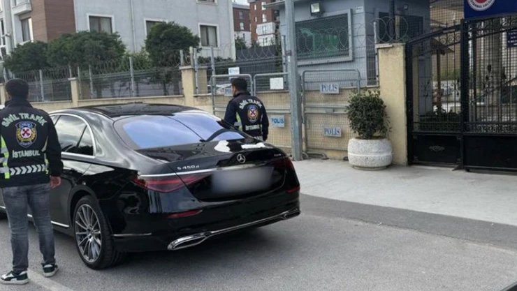 Çakar'la emniyet şeridi ihlali yapan sürücüye 155 bin lira ceza