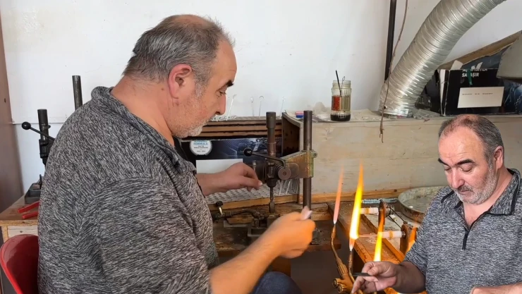 Cam ustası baba oğul zanaatlarını gelecek kuşaklara aktarmak istiyor