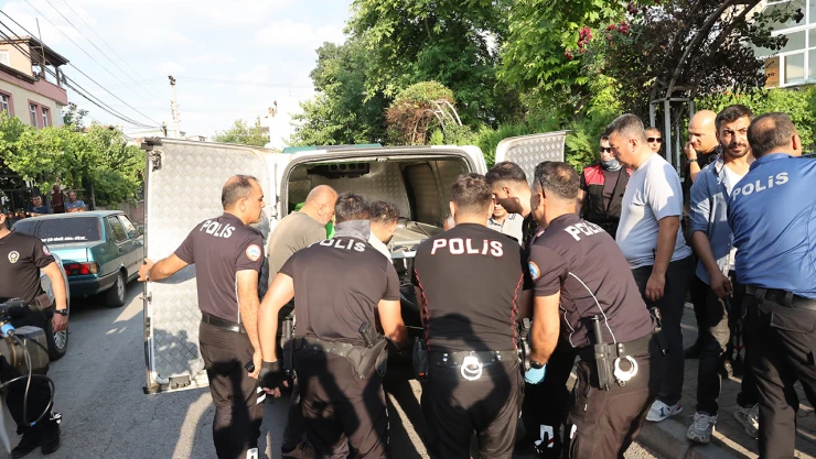 Camide namaz kılarken bıçaklanan kişi öldü