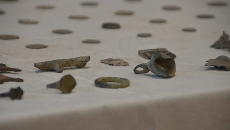 Çeşitli dönemlere ait 224 sikke ve obje ele geçirildi