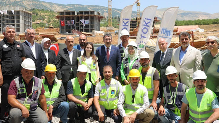 Cevdet Yılmaz: Asrın felaketine, asrın dayanışmasıyla karşılık verdik