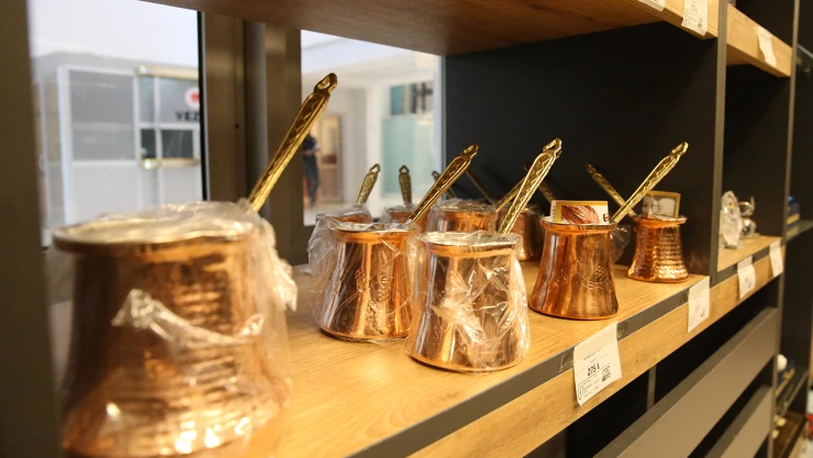 Cezaevlerinde üretilen ürünler mağazada satışa sunuldu