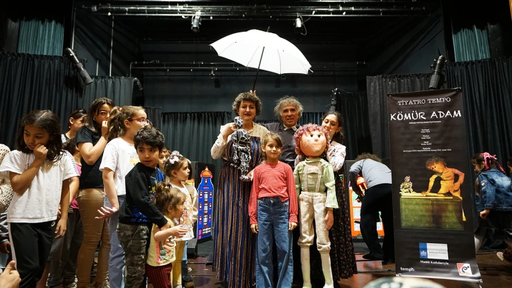 Çocuklar, Kömür Adam gösterisini çok beğendi