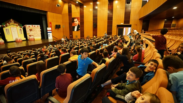 Çözüm Bakanlığı, bir kez daha çocuklar için sahne aldı