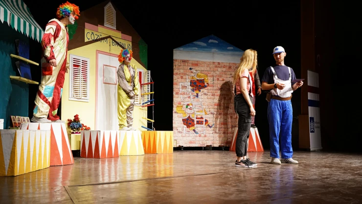 Çözüm Bakanlığı tiyatrosu ilçelerde gösterime girecek