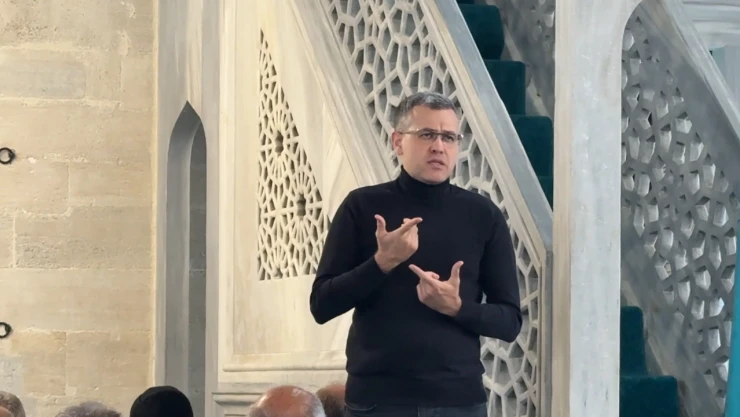 Cuma hutbesi işaret diliyle aktarılmaya başlandı
