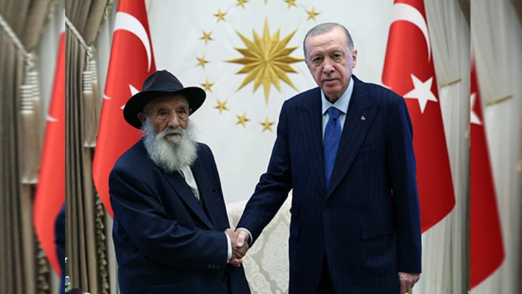 Cumhurbaşkanı Erdoğan, Alevi Dedesi Uğurlu'yu kabul etti