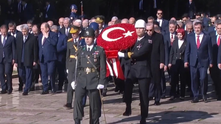 Cumhurbaşkanı Erdoğan başkanlığındaki devlet erkanı Anıtkabir'de
