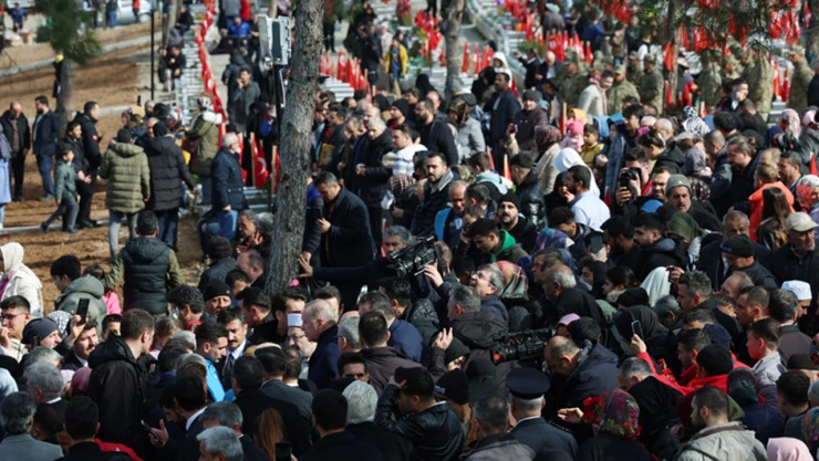 Cumhurbaşkanı Erdoğan, deprem şehitliğini ziyaret etti