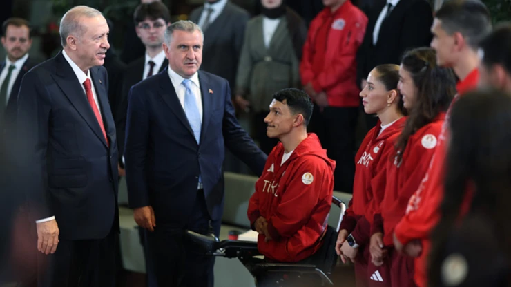 Cumhurbaşkanı Erdoğan gençler ve milli sporcularla bir araya geldi