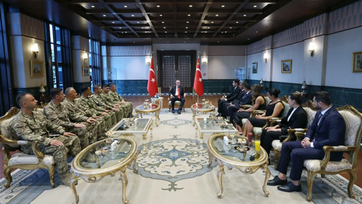 Cumhurbaşkanı Erdoğan, sporcu ve askerlerle bir araya geldi