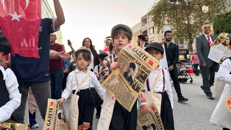 Cumhuriyet'in ilanını duyuran gazete dağıtıldı