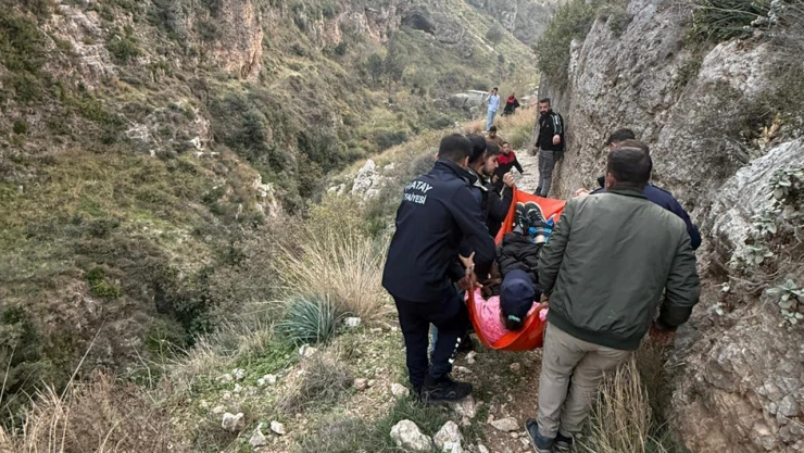 Dağda mahsur kalan kişi saatler sonra kurtarıldı