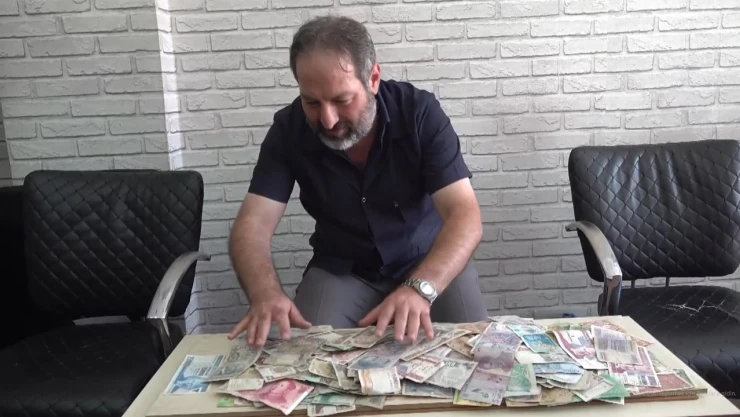 Dededen toruna geçen para koleksiyonu berberin dükkanında sergileniyor