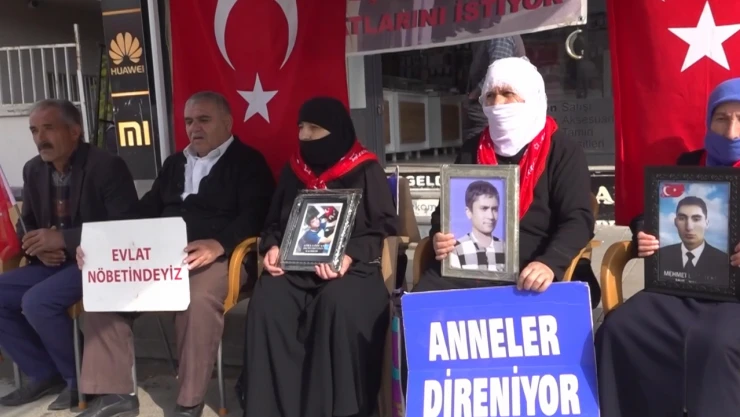 DEM Parti önünde evlat nöbeti devam ediyor