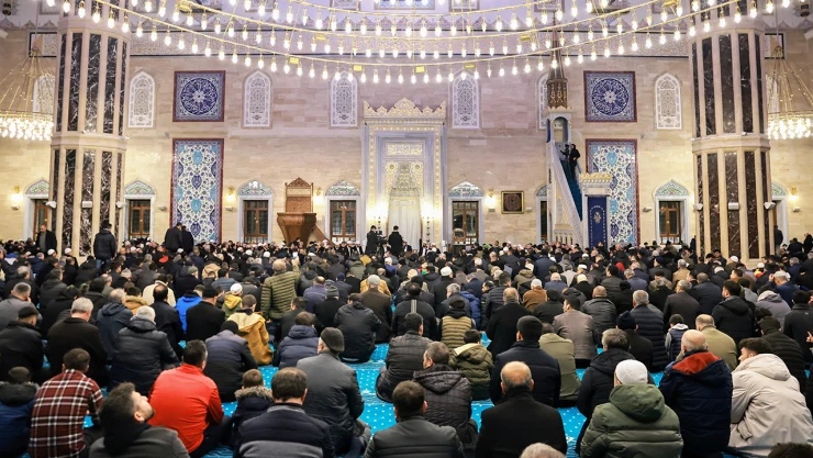 Deprem şehitleri için dualar okundu