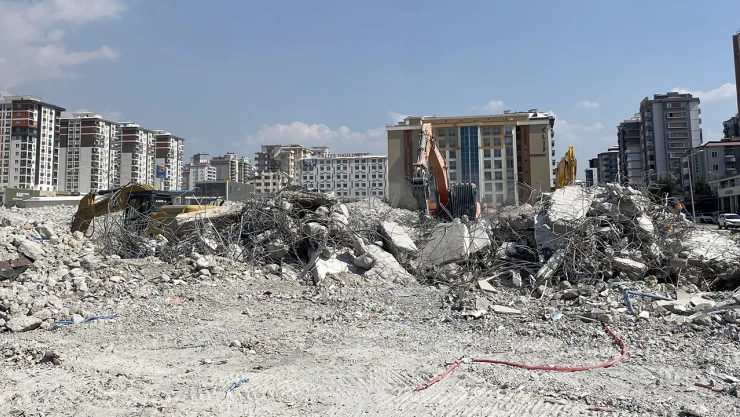 Depremde 115 kişinin öldüğü siteye ilişkin yargılama sürdü