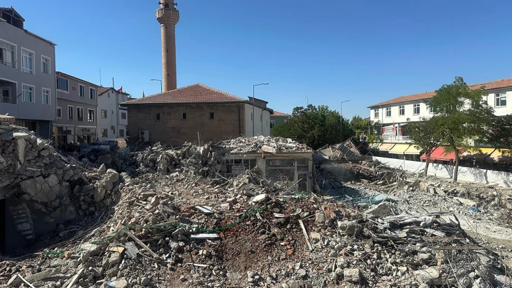 Depremde ağır hasar alan Cevizli Çarşı yeniden inşa edilecek