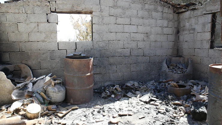 Depremde evini, orman yangınında eşyalarını kaybetti