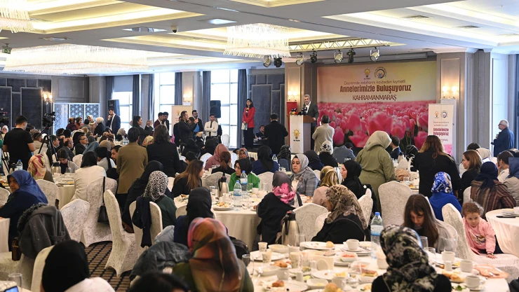 Depremde evladını kaybeden anneler yalnız bırakılmadı