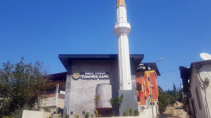 Depremde yıkılan cami yeniden yapılarak ibadete açıldı