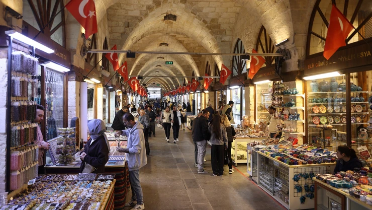 Depremlerden etkilenen bedesten yeniden açıldı