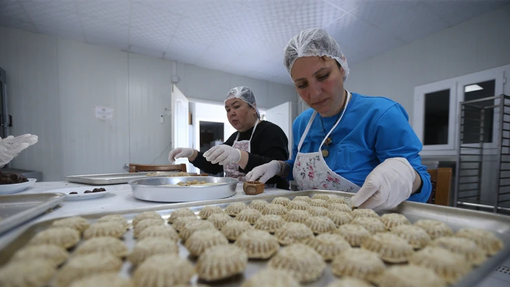 Depremzede kadınlar, kooperatif sayesinde kazanç elde ediyor