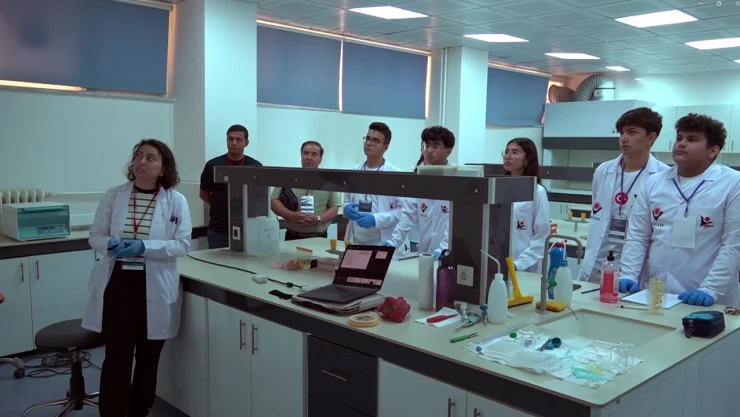 Depremzede öğrenciler nanoteknoloji ile tanıştı