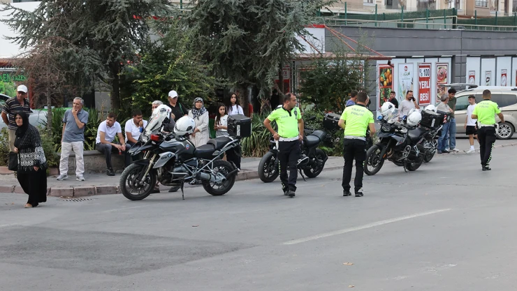 Devrilen motosikletteki 2 yunus polisi hastaneye kaldırıldı