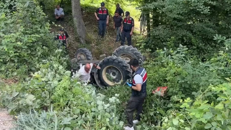 Devrilen traktörün altında kalan kadın öldü