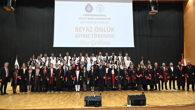 Diş Hekimliği Fakültesinde öğrenciler beyaz önlüklerini giydi