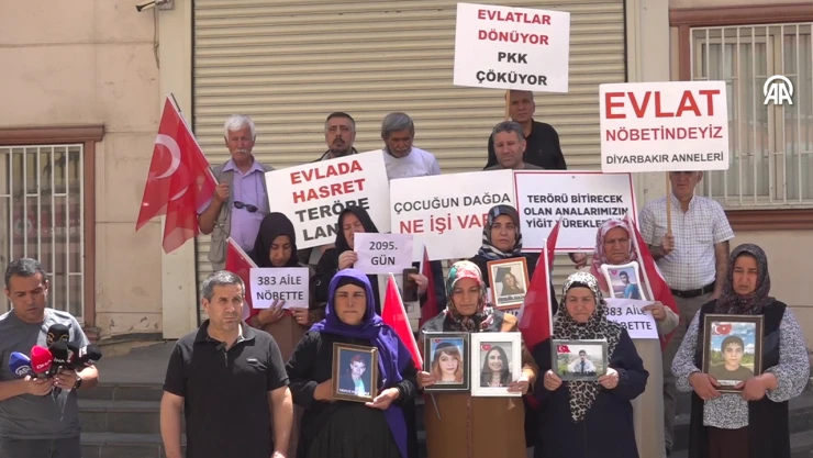 Diyarbakır annelerinin evlat nöbetine bir aile daha katıldı