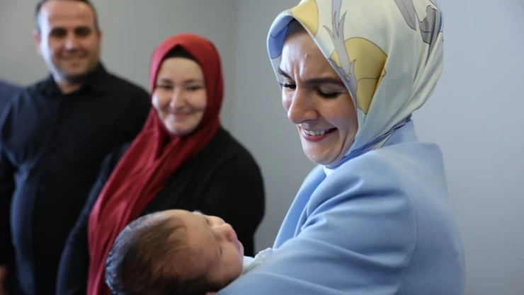 Doğum yardımı ödemeleri annelerin hesaplarına yatırıldı