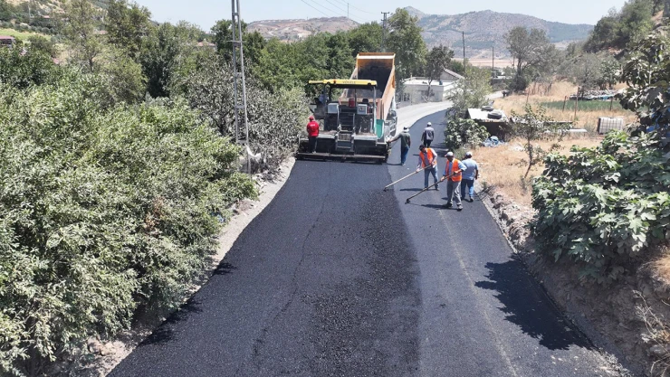 Dönüklü'nün ana caddesi yenileniyor