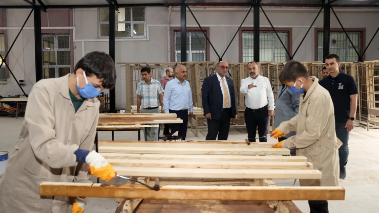 Dulkadiroğlu Belediyesi'nden eğitime ve yerli üretime destek