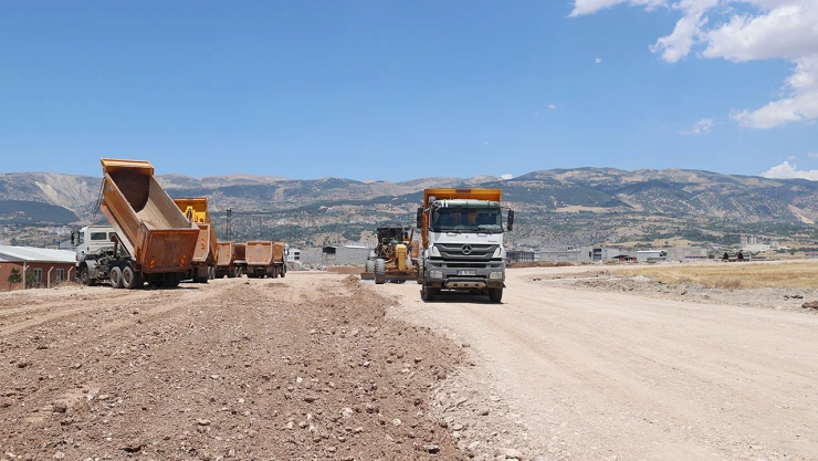 Dulkadiroğlu-Çağlayancerit yolu yeniden başladı
