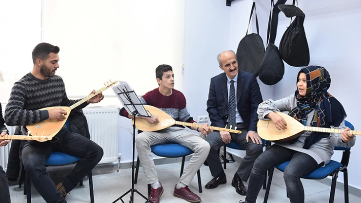 Dulkadiroğlu Gençlik Merkezi kurslarına yoğun ilgi