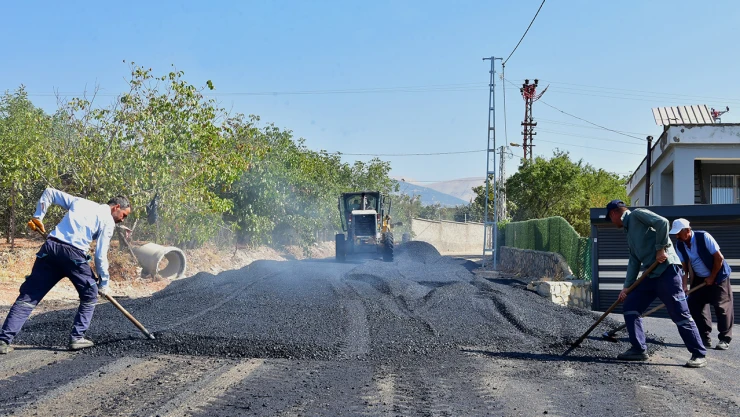 Dulkadiroğlu'nda yol yapım seferberliği devam ediyor
