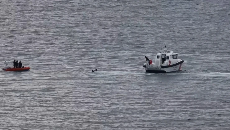 Düzensiz göçmenleri taşıyan tekne battı! 14 göçmen öldü