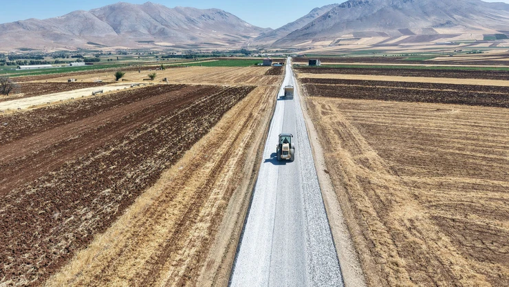 Ekinözü kırsalında grup yolu yenileme çalışması