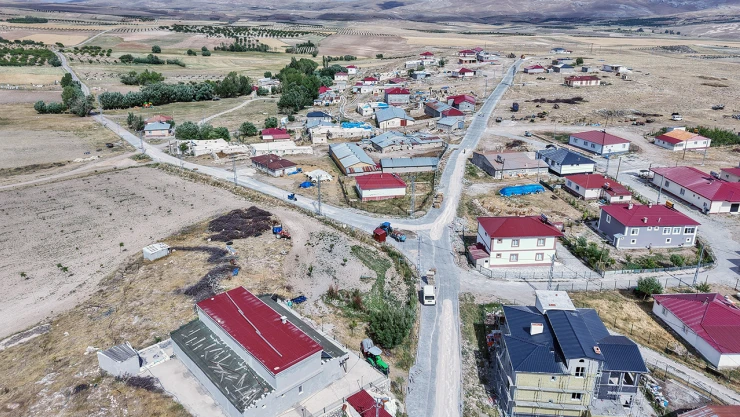 Elbistan Beyyurdu'nda yollar Büyükşehirle yenileniyor