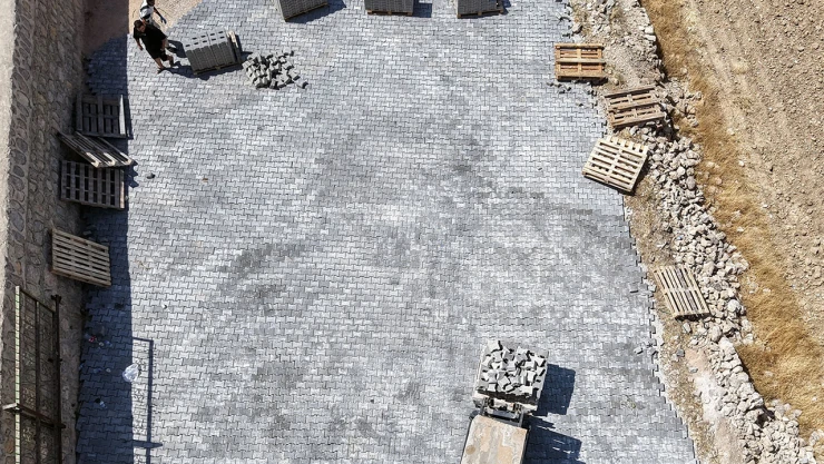 Elbistan kırsalına 5 bin metrekarelik kilit parke