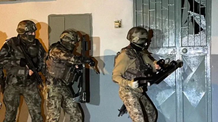 Elebaşılığını Gökhan Kuş'un yaptığı organize suç örgütü çökertildi