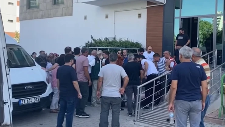 Elektrik akımına kapılan apartman görevlisi hayatını kaybetti